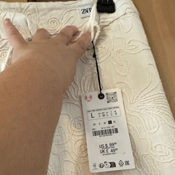 Zara Cream Cropped Pants - Picture 2 of 3